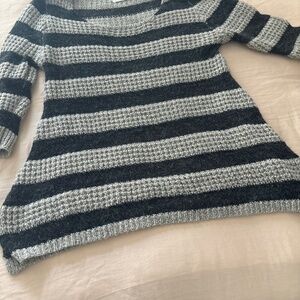 Light knit weave sweater